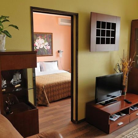 Melrose Hotel Rivne Bagian luar foto