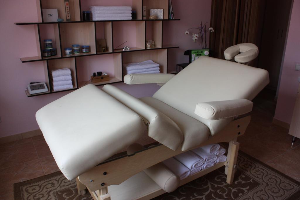 Melrose Hotel Rivne Bagian luar foto