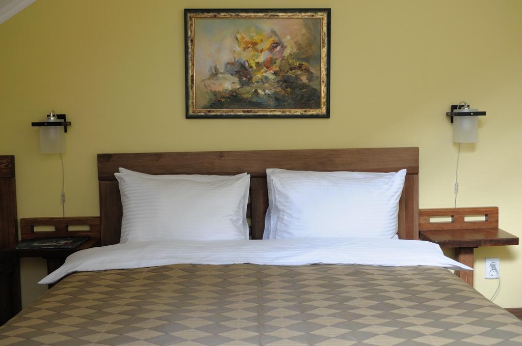 Melrose Hotel Rivne Bagian luar foto