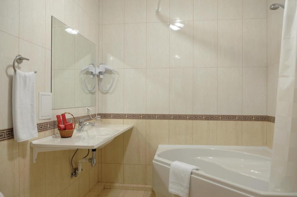 Melrose Hotel Rivne Ruang foto