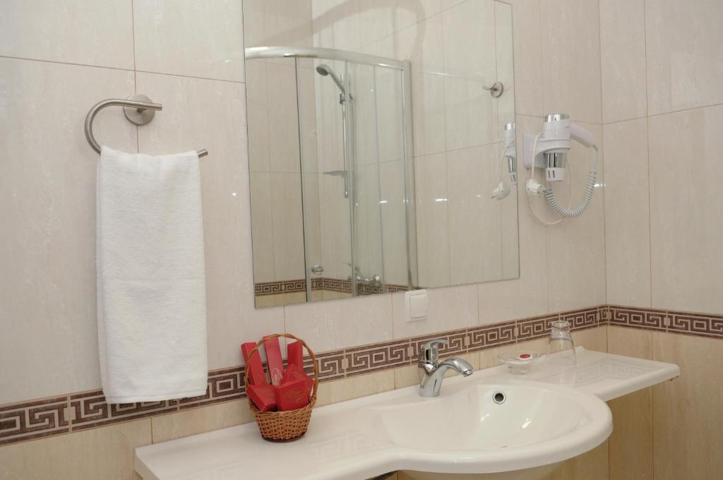 Melrose Hotel Rivne Ruang foto