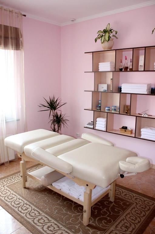 Melrose Hotel Rivne Bagian luar foto