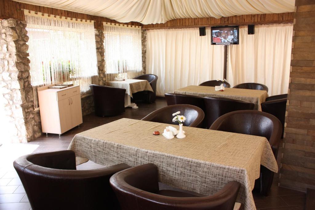 Melrose Hotel Rivne Bagian luar foto