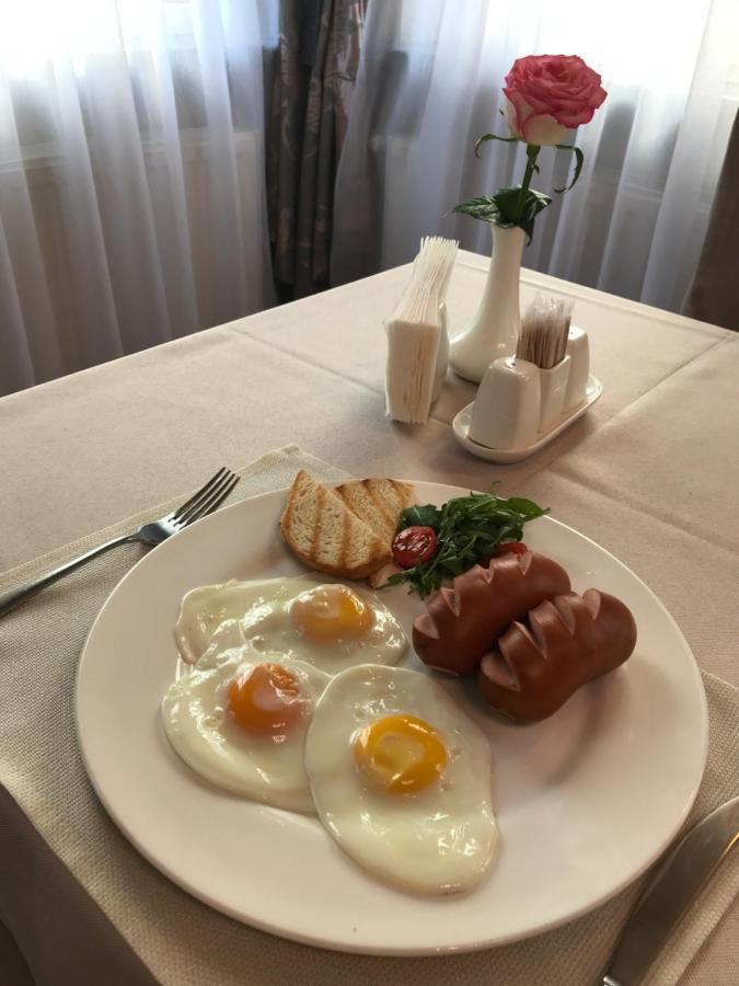 Melrose Hotel Rivne Bagian luar foto
